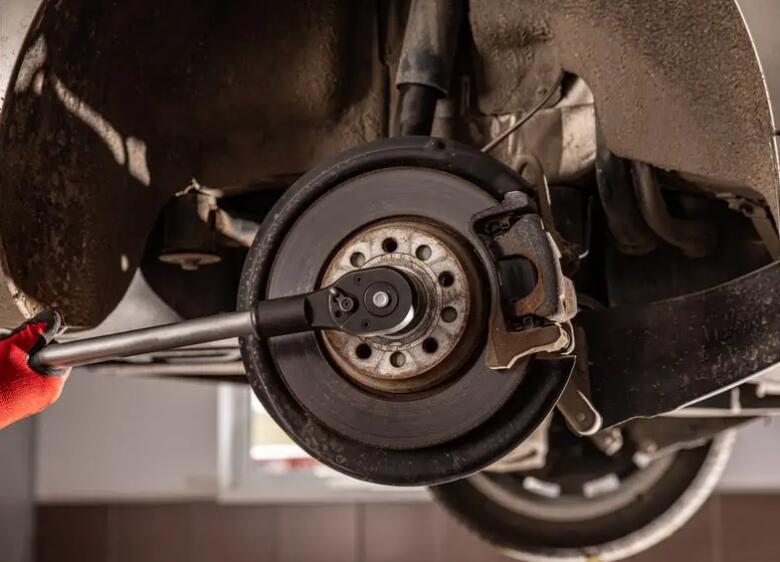 How to Adjust Truck Wheel Bearings: Complete Guide
